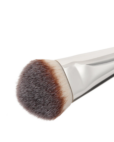 109 Mini Contoured Foundation Brush